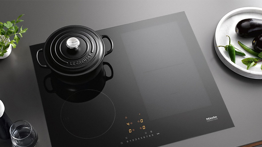 La table de cuisson à induction KM 7464 FR de MIELE