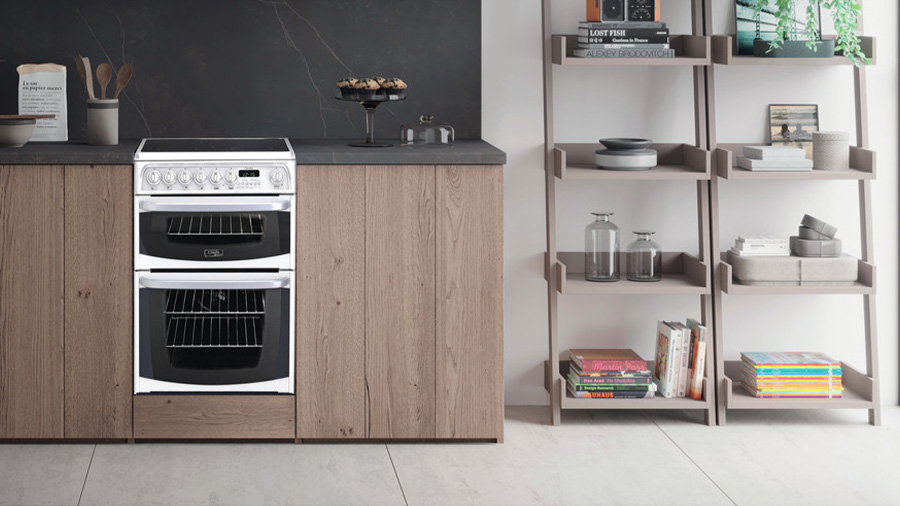 La cuisinière CH60EKW Kendal Hotpoint