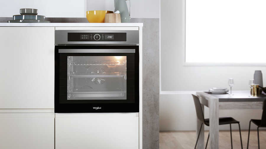 Le four encastrable Whirlpool AKZ9 635 IX