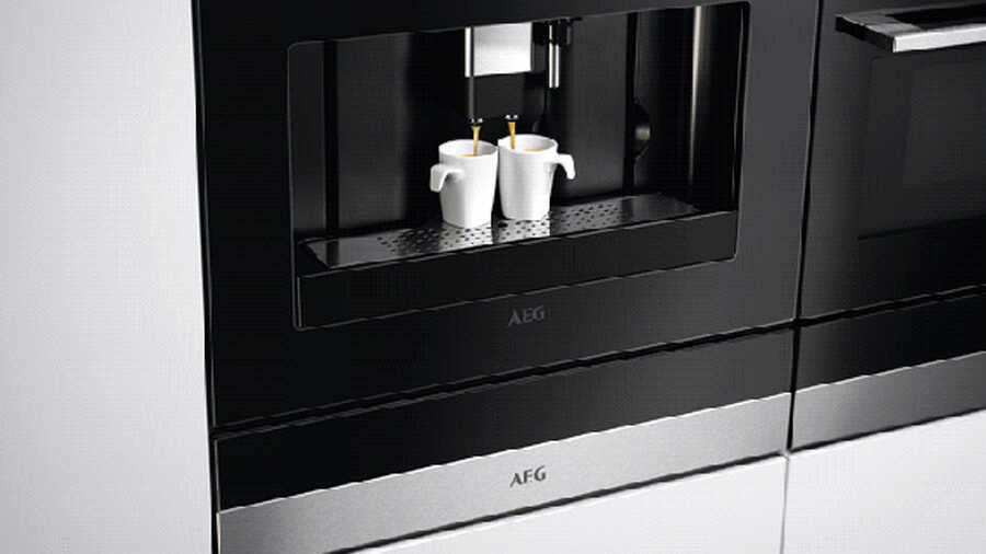 La machine à café encastrable KKE884500M AEG