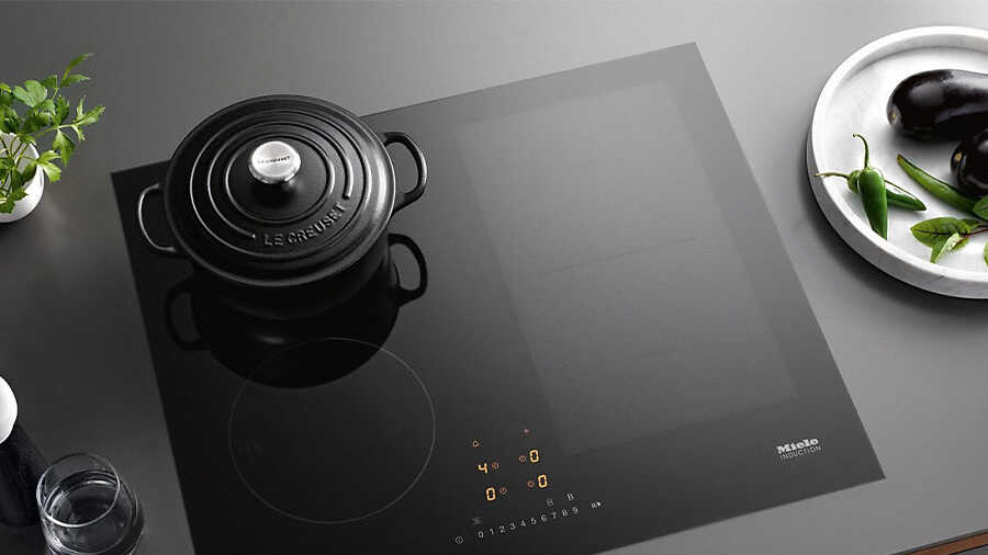 La table de cuisson à induction KM 7464 FR de MIELE