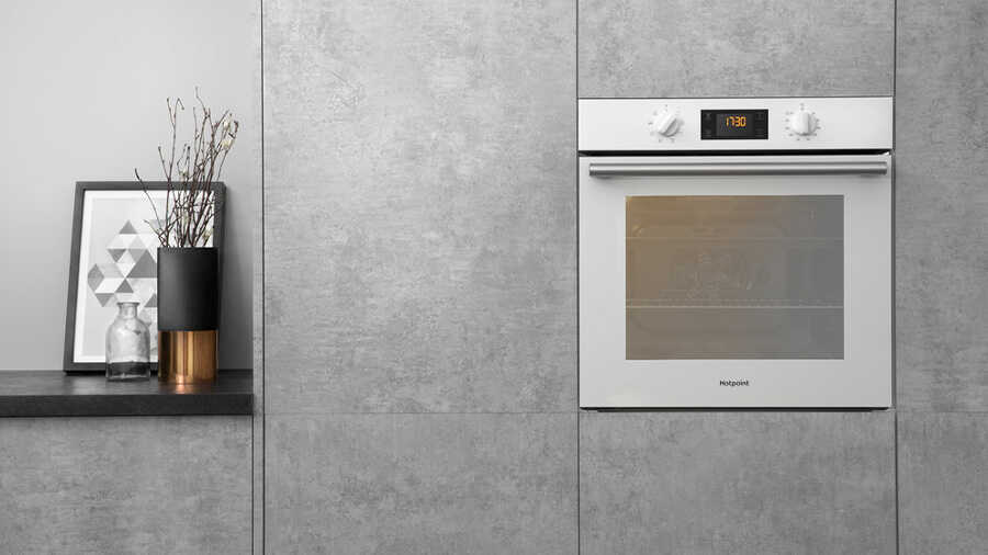 Le four encastrable SA2540HWH Hotpoint