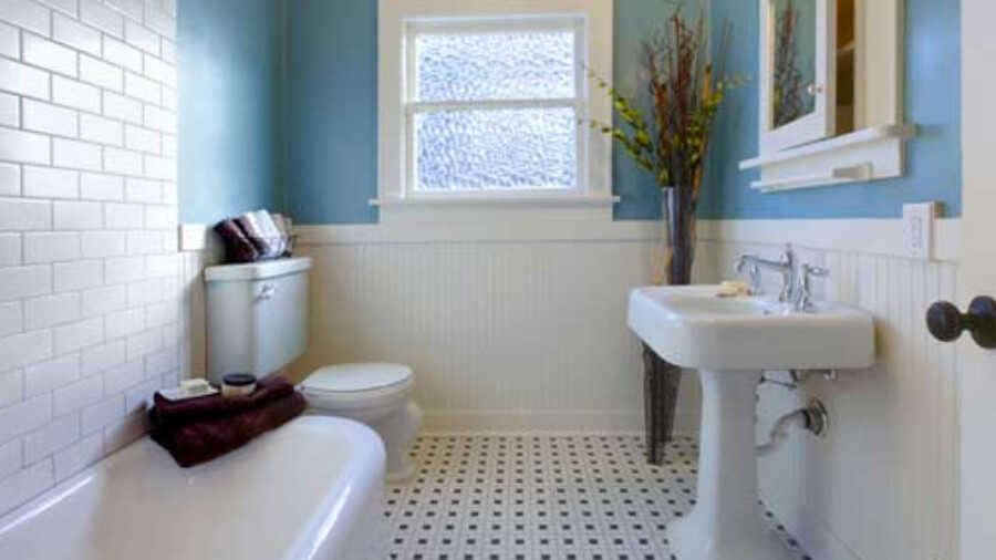 Rénover facilement une salle de bains de taille moyenne