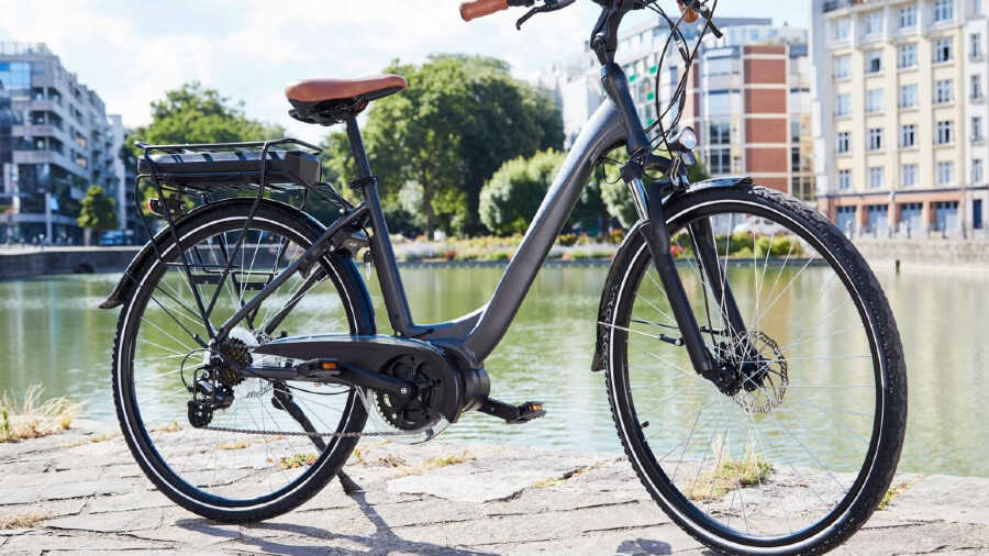 Vélo électrique Essentielb Urban 600 28" gris noir